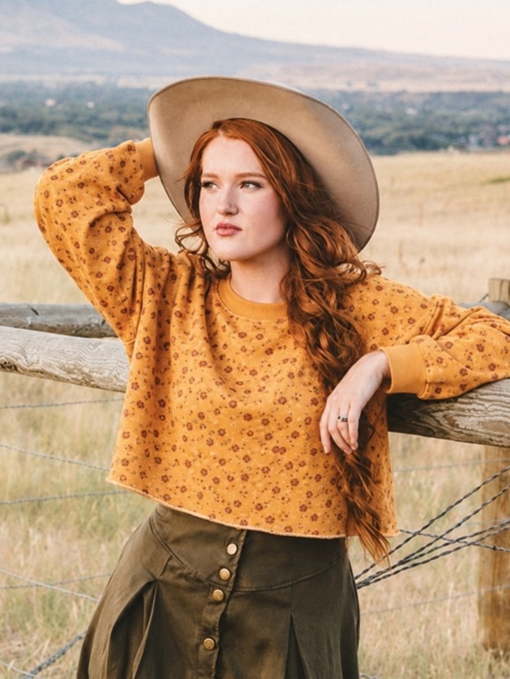 Women’s Retro Mustard Floral Crewneck  Sweatshirt